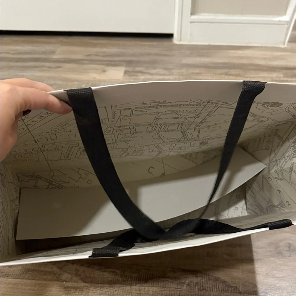 NWT in box Golden Goose Women's Sneakers in White and Navy with Glitter Laces - Picture 13 of 14